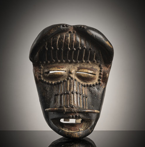 <b>Anthropomorphe Maske aus Holz</b>