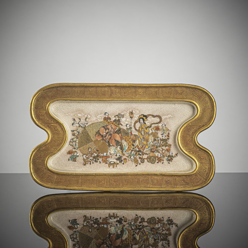 <b>Fittingly curved Satsuma tray with Hotei, numerous children and immortals</b>