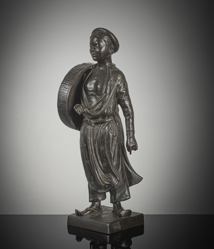 <b>Bronze figure of a Vietnamese woman with a drum by Ishikawa Minao (石川巳七雄), known as Kôyô (浩洋).</b>