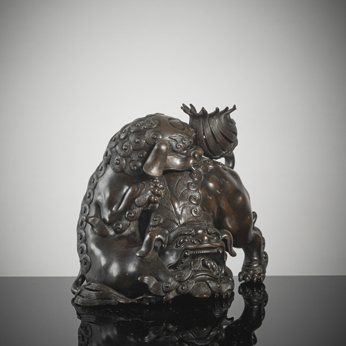<b>Koro in the shape of two bronze shishi</b>