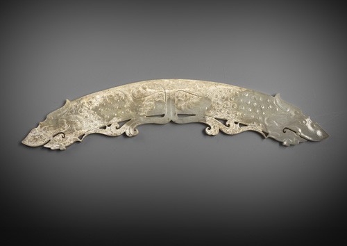 <b>A very rare and fine arc-shaped pendant of Huang type</b>