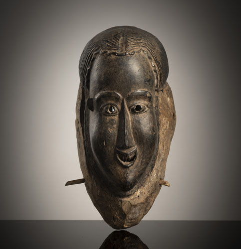 <b>Feine Maske aus Holz</b>