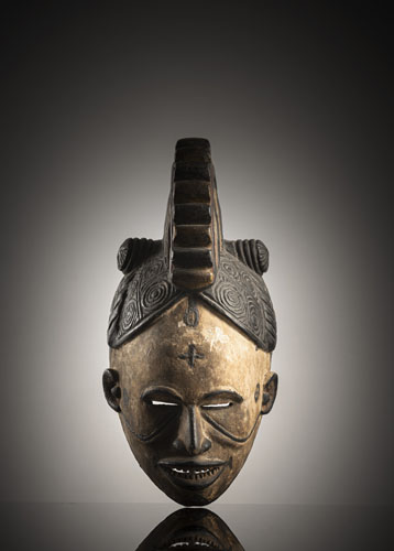 <b>Helmmaske aus Holz</b>