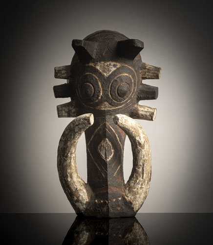 <b>Zoomorphe Maske aus Holz</b>