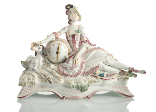 <b>Porzellanpendule mit Jägerin und Windhund</b>