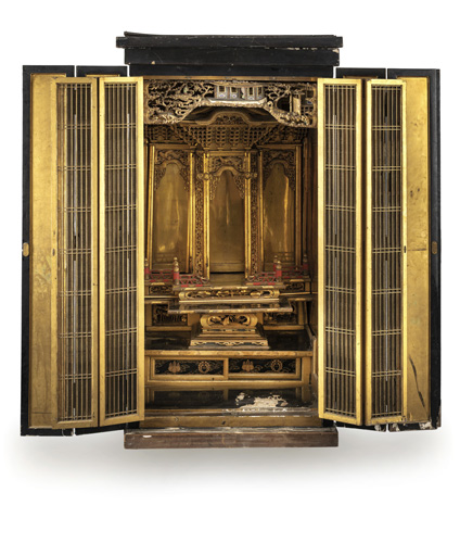 <b>A large wooden altar shrine with lacquer overlay and gilding</b>