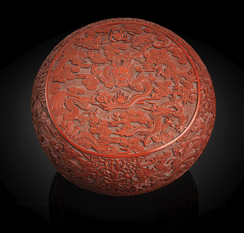 <b>A large cinnabar lacquer box and cover with decoration of five-clawed dragons</b>