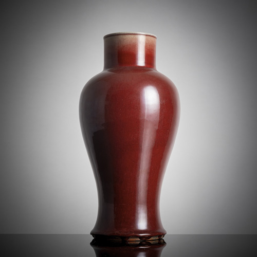 <b>A 'langyao' baluster vase 'guanyinzun'</b>