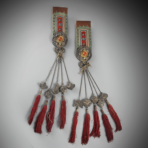 <b>A pair of fine silver pendants with coral trimming</b>