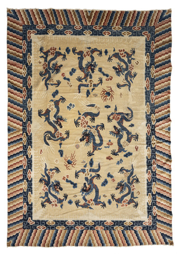 <b>Large carpet with depiction of nine dragons</b> <b>Large carpet with depiction of nine dragons</b>