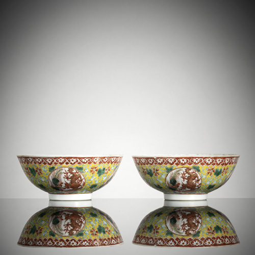 <b>A pair of porcelain bowls with dragon-phoenix medallions</b> <b>A pair of porcelain bowls with dragon-phoenix medallions</b>