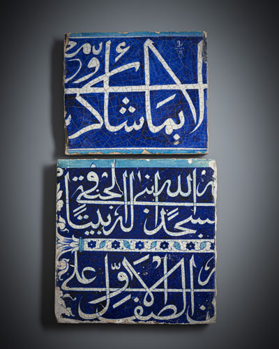 <b>Zwei glasierte Kacheln aus Keramik</b>