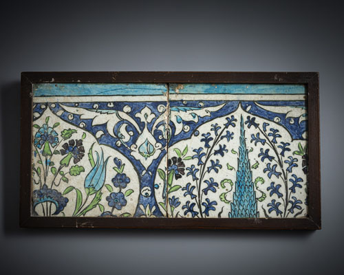 <b>Zwei glasierte Kacheln aus Keramik</b>