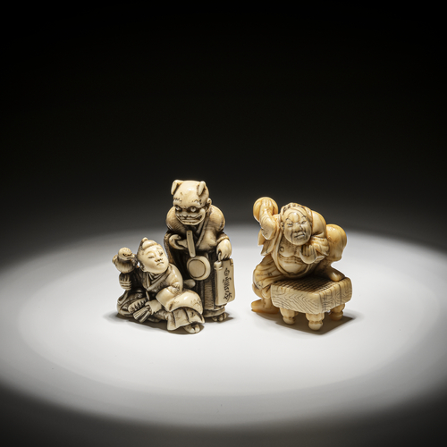 <b>Zwei Elfenbein-Netsuke</b> <b>Zwei Elfenbein-Netsuke</b>