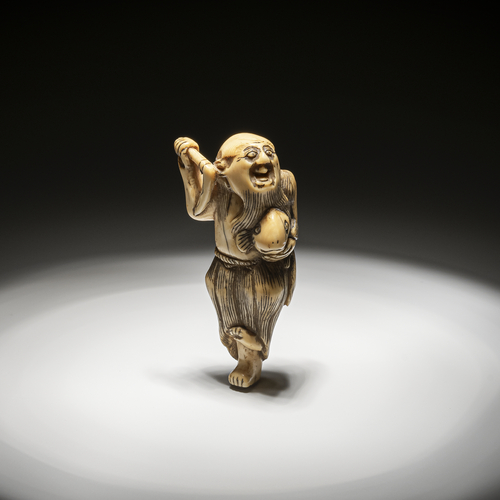 <b>Netsuke eines vergnügten Fischers aus Elfenbein</b>
