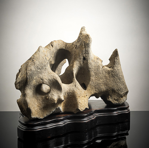 <b>A light grey stone of a scholar</b>