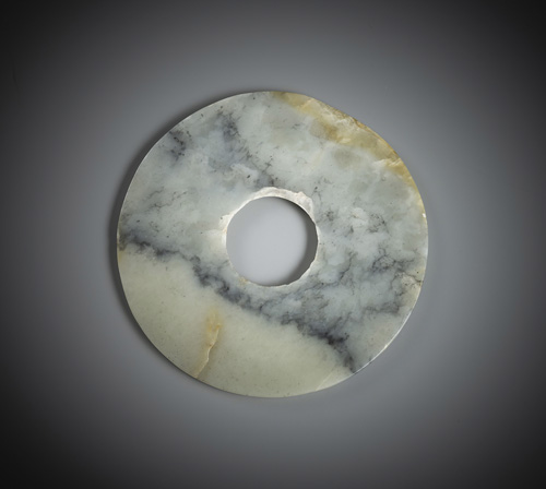 <b>A Bi disc in grey-beige jade</b>