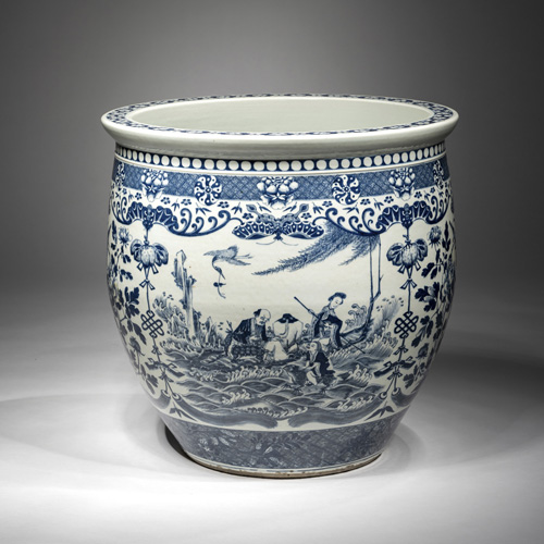 <b>Large fish tank with underglaze blue decoration</b>