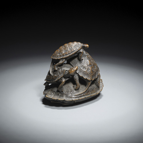 <b>A netsuke of a group of turtles made of wood</b>
