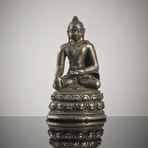 <b>A fine silver alloy figure of Buddha Shakyamuni</b>