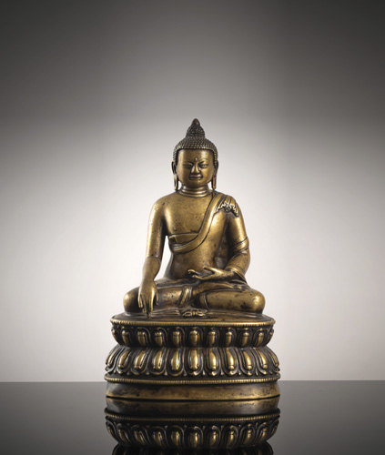 <b>A fine silver-inlaid bronze figure of Buddha Shakyamuni</b>