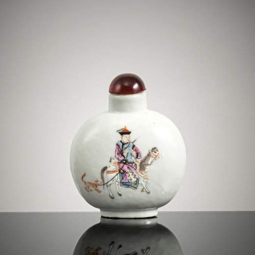 <b>A 'famille rose' horse rider and cameleer porcelain snuff bottle</b>