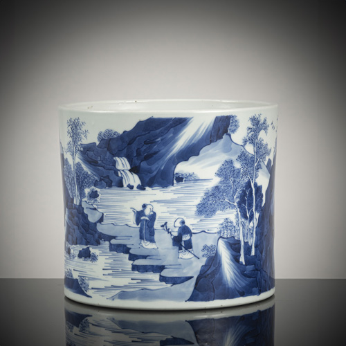 <b>A large blue and white 