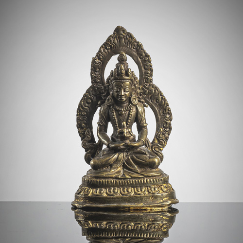 <b>A bronze figure of Amitayus</b>
