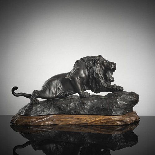 <b>A bronze model of a roaring lion</b>