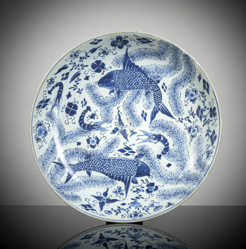 <b>A fine and rare underglaze blue decorated plate with decoration of fish and sea creatures among aquatic plants</b>