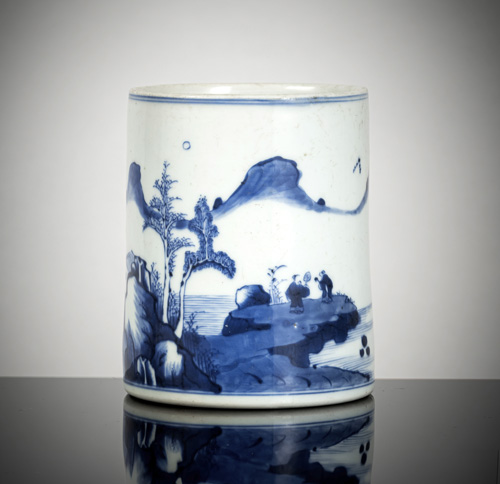 <b>A good blue and white porcelain brush pot</b>