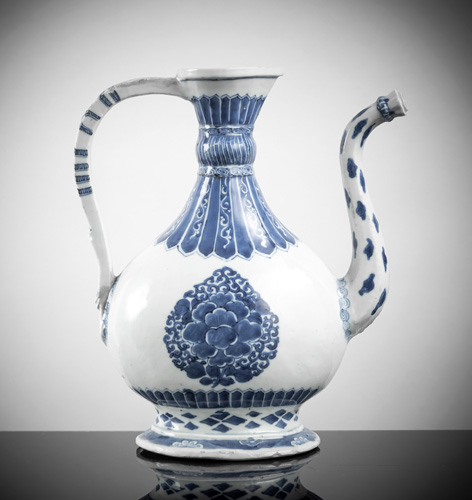 <b>A blue and white porcelain ewer for the Islamic market</b>