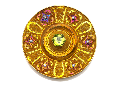 <b>Farbedelstein Brosche mit Granulation</b>