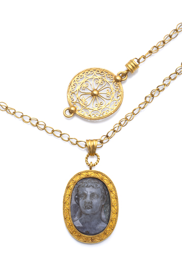 <b>Museales Collier mit Teberius Kameo im antikisierenden Stil</b>