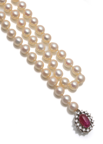 <b>Rubin Brosch-/Verschluss an Akoya-Perlencollier</b>