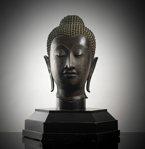 <b>A FINE BRONZE HEAD OF BUDDHA SHAKYAMUNI</b>