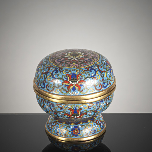 <b>A rare cloisonné box and cover with lotus decoration</b>