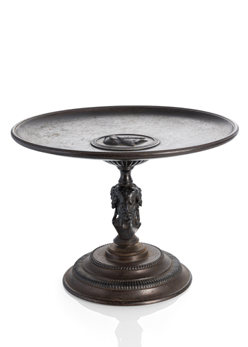 <b>Tazza aus patinierten Eisenguss</b>