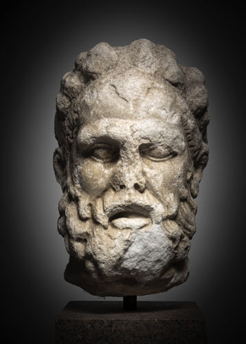 <b>Kopf eines bärtigen Mannes aus Marmor</b>