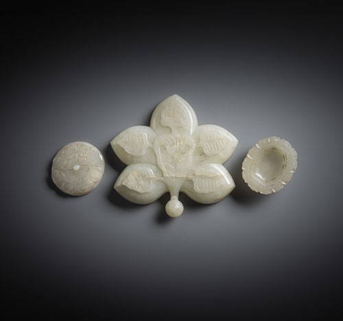 <b>Drei feine Jadeschnitzereien</b>