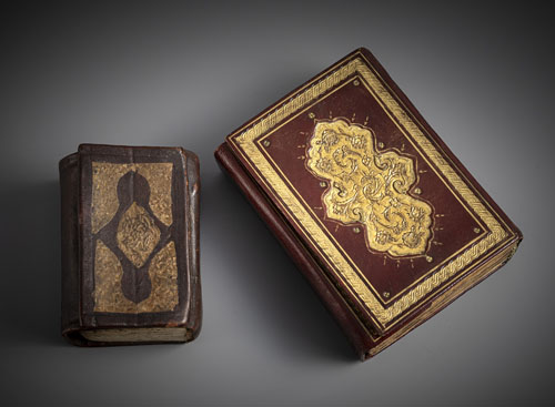 <b>Zwei Manuskripte</b>