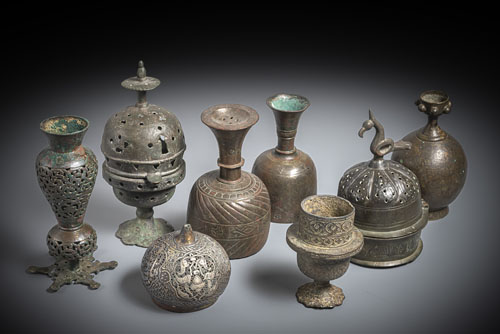 <b>Acht Metallobjekte</b>