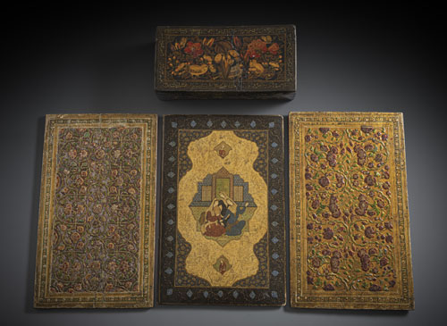 <b>Drei Paneele und eine Deckeldose</b>