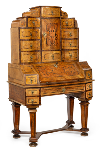 <b>Schrägklappen-Aufsatz-Sekretär</b>