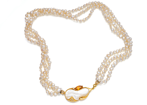 <b>Dreireihige Perlenkette</b>