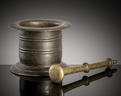 <b>Mörser mit Inschrift aus Bronze</b>