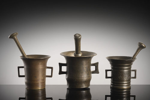 <b>Drei Mörser mit Pistillen</b>