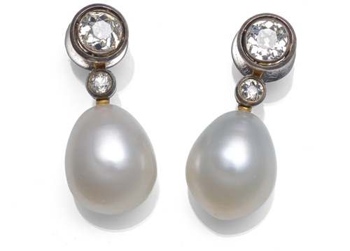 <b>Prächtige Ohrgehänge mit Diamanten & Südseeeperlen</b>