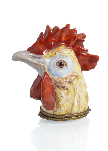 <b>AN ENGLISH COCK'S HEAD SHAPED PORCELAIN SNUFF BOX</b> <b>AN ENGLISH COCK'S HEAD SHAPED PORCELAIN SNUFF BOX</b>