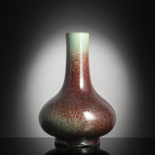 <b>Flaschenvase mit schöner großmaschig craquelierter  'Peachbloom'-Glasur</b>